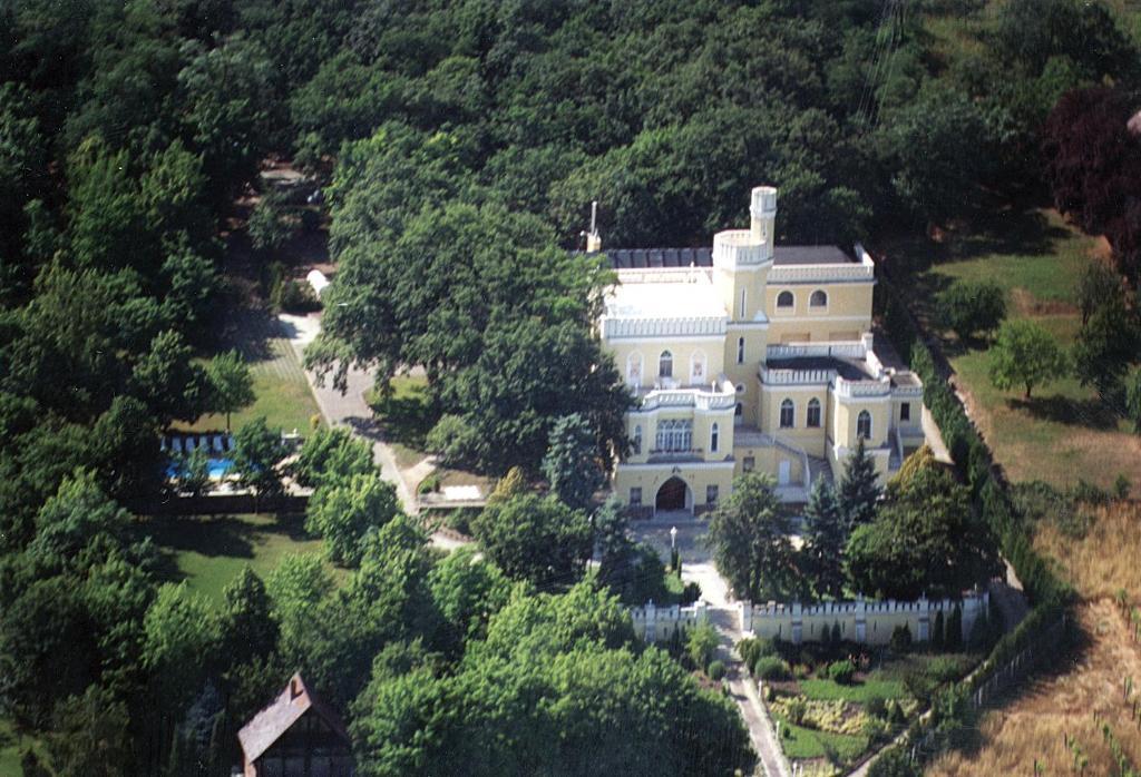 Sir David Balaton Castle Apartmanok Balatonszepezd Exterior foto