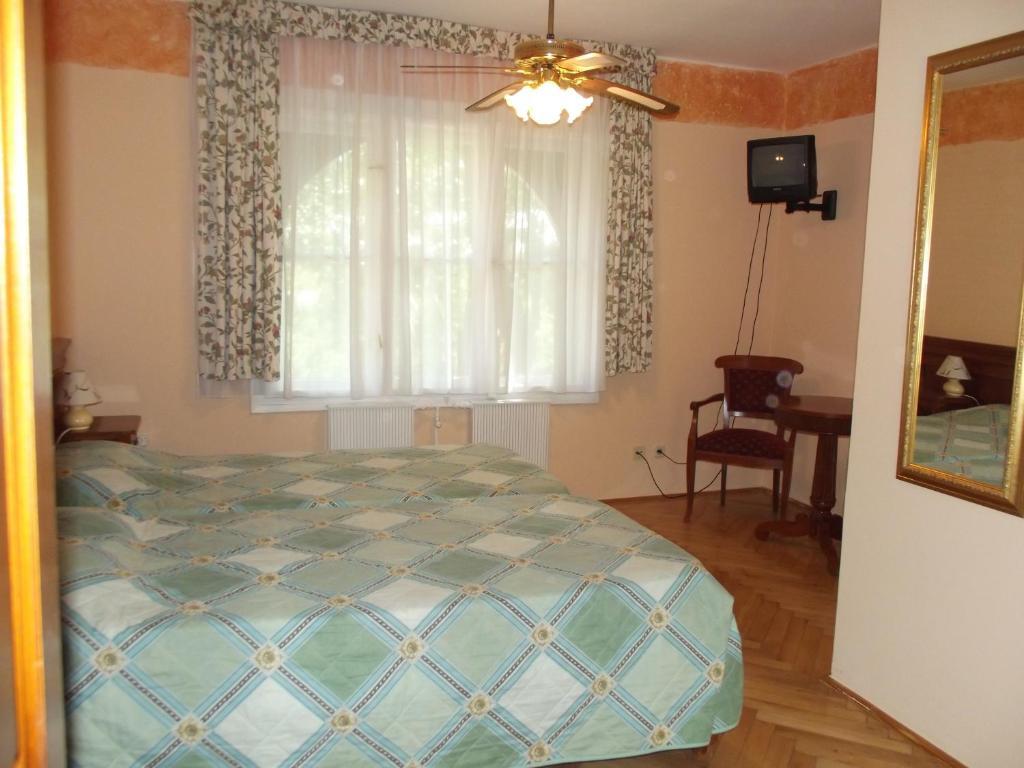 Sir David Balaton Castle Apartmanok Balatonszepezd Habitación foto