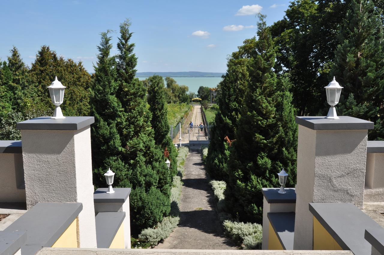 Sir David Balaton Castle Apartmanok Balatonszepezd Exterior foto